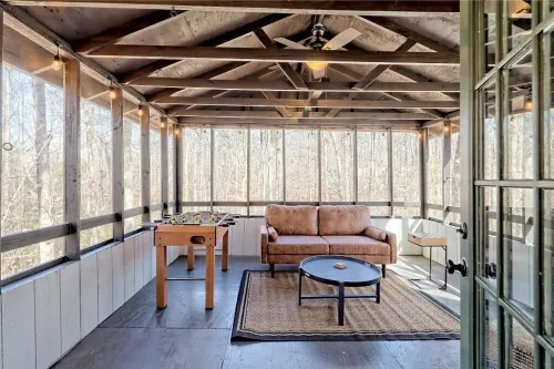 Cozy A-frame Tiny Home with Game room 3 Minutes to Lake Hartwell!
