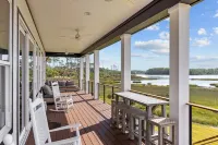 Summer Breeze beach and boaters retreat. Brand new house with tons of activities Hotels in Carteret County