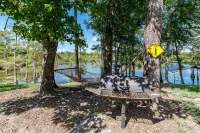 The only VRBO on the North end of Toledo Bend. Cabin with lakefront access Hotels in De Soto Parish