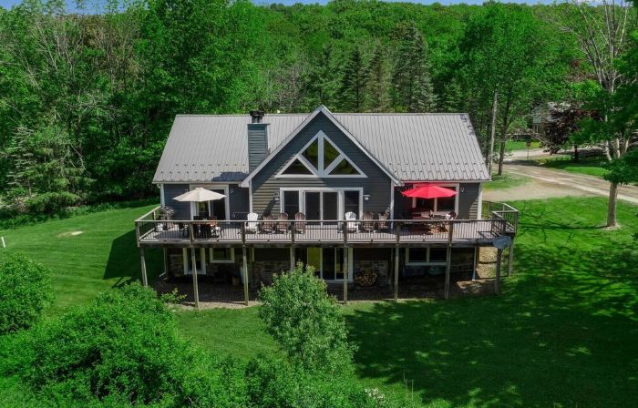 Beautiful 6 bedroom Ellicottville Chalet