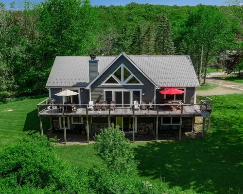 Beautiful 6 bedroom Ellicottville Chalet 曼斯費爾德酒店