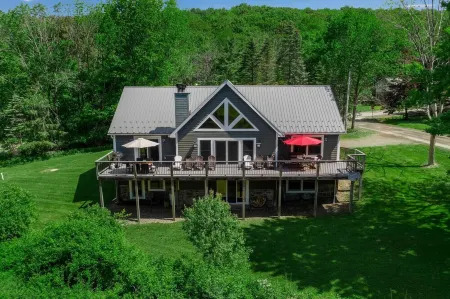 Beautiful 6 bedroom Ellicottville Chalet