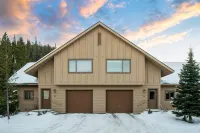 Camp Tu’Wani Ski-in/Ski-out Condo Retreat Big Sky