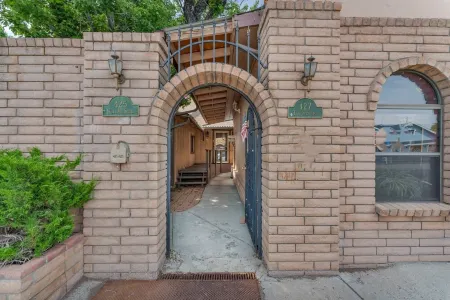 Right on Historic RTE 66 in Downtown Williams.  Steps away from all the action!