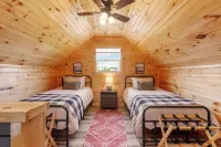 Riverfront Cabin~Firepit~Private Boat Ramp w/ river access~Dog-Friendly!
