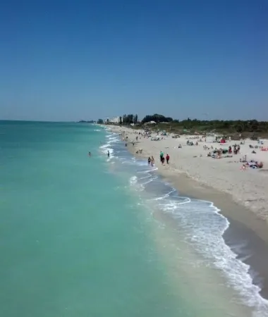 Paradise House 12 guest, private pool, 2 miles from white sand beach