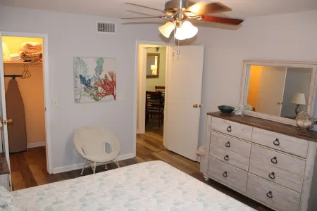 Ocean Walk 1Bd/1Ba Condo Close to the Village Pier Area Отели в г. Сейнт Саймонс Айленд