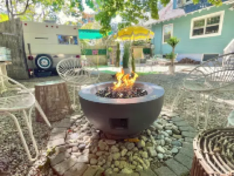 Vintage Glamper Oasis in Downtown Dover, walk to downtown and Henry Law Park ドーバーのホテル