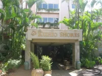 Stunning Oceanfront Condo with A/C...... You Will Not Be Disappointed 沉船海灘附近的飯店