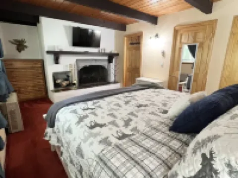 3 Bedroom Plus Loft, 2 Full Baths, 1 Minute to Story Land, 10 mins to Slopes! Hotels in Glen