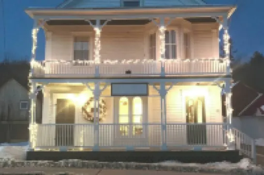 Spacious 2BR w/ large loft, Deck, great location