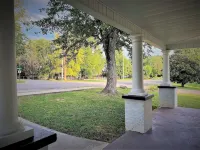 Downtown  4-bedroom with boat and Rv parking close to Lake
