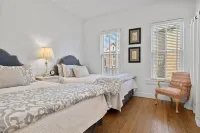 3BR 2BTH Walk to Washington Pk Bch, Outlet Mall and Franklin St. W/D HUGE bk yd.