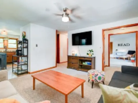 Clean and Spacioius Flat in Great Location Near Epic and Downtown Verona! Hotels in Verona