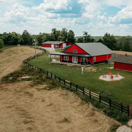 Red River Ranch Retreat- HOT TUB, Views, Pond- Near RRG