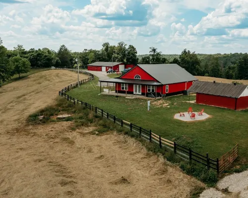 Red River Ranch Retreat- HOT TUB, Views, Pond- Near RRG Hotels in Menifee County