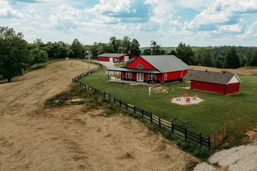 Red River Ranch Retreat- HOT TUB, Views, Pond- Near RRG