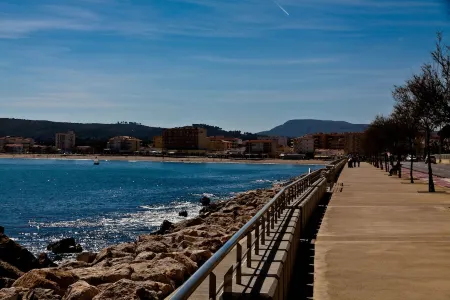 FIRST SEA LINE Отели рядом с достопримечательностью «Alfolí Museu de L'Escala»