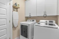 Family Ready Kitchen 3 BR/2.5 Baths