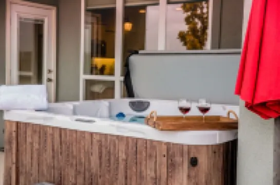 Castle Peak home w/HOT TUB, GAME ROOM + COMMUNITY POOL.