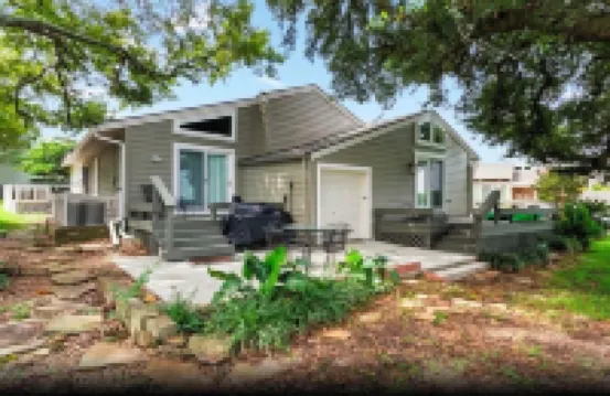 Quaint, Cozy, Lakefront Haven w/ Lily Pad, Kayaks, Firepit, and Wrap Around Deck