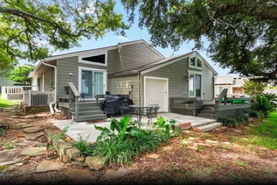 Quaint, Cozy, Lakefront Haven w/ Lily Pad, Kayaks, Firepit, and Wrap Around Deck