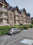 Very quiet and secure Apt 5mn walk from terms