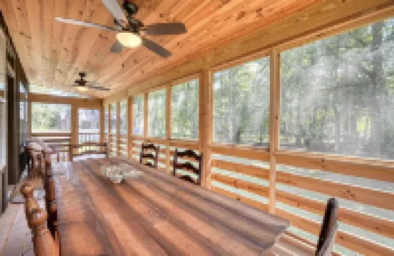 Creek Front and Gorgeous Mountain View’s, Fishing, Wood Fireplace, Firepit, WiFi