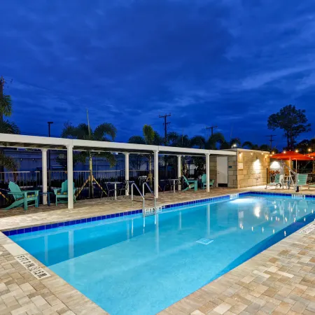 Home2 Suites by Hilton Daytona Beach Speedway Отели рядом с достопримечательностью «Аттракцион Daytona 500 Experience»