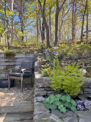 Beautiful Amagansett Home with Pool. Walk to the Bay Beach. Small Dogs Welcome. Hotels in Springs