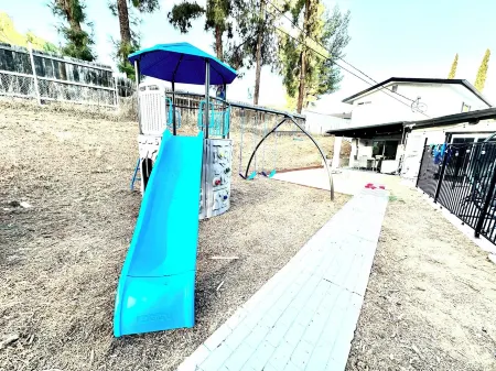 Luxury Villa • Sleeps 40+ Pool•Grill•Arcades•6 TV’s•Playground• .5 Acre