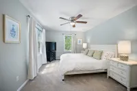 Misquamicut Beach House, Just 1 Mile From the Ocean!