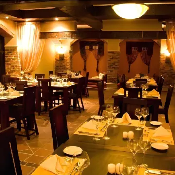 Tayfin Royale Hotel & Restaurant