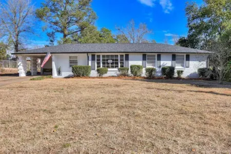 Great location, 10 min. to downtown and hospitals