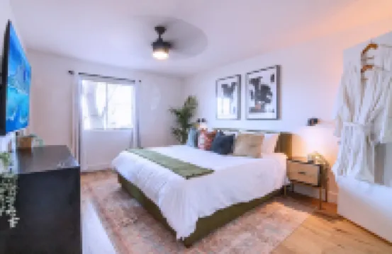 Luxury Lakeside Adventureland!