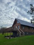 Hilltop Chalet with an Unforgettable Valley View. 13 minutes from Ellicottville! Отели рядом с достопримечательностью «Парк штата Ред Хаус Бич эт Аллегани»