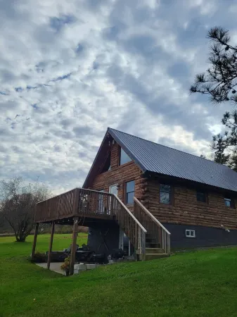 Hilltop Chalet with an Unforgettable Valley View. 13 minutes from Ellicottville!