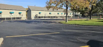 New listing! Pelican Bay/ Main floor/Osage beach 2B/2B,Margaritaville,Redheads!