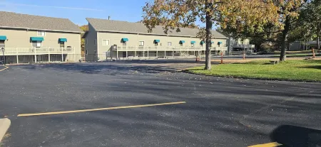 New listing! Pelican Bay/ Main floor/Osage beach 2B/2B,Margaritaville,Redheads! Отели в г. Осейдж Тауншип