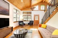 Chic Hill Country Oasis