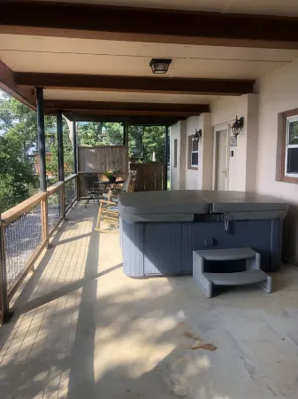 Spectacular Mountaintop Views. Hiking at Cloudland Canyon Minutes Away