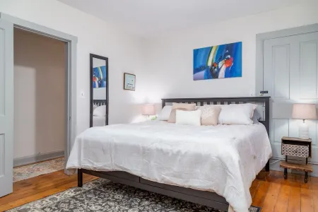 Lovely 2 BR apt, free parking, downtown Lewisburg