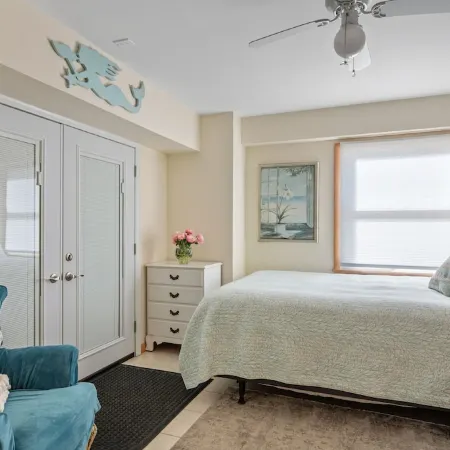 5Br Pet Friendly - Salt Water Hot Tub!! Oceanside in Beach Haven!!!