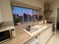 Beautiful Semi-detached House, Spacious for Family and Business.