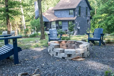 Luxury mountain cabin W/ hot tub & majestic views