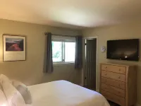 Modern Log house! Private Pool! Spa! Close to town