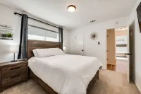 Hot Tub, Putting Green, Game Room! Hotels near MIDWAY COMMONS