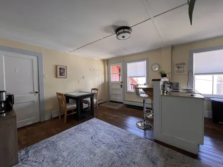 Lovely 2bdrm Apt Close to Stowe, Smugglers Notch & Jay Peak!