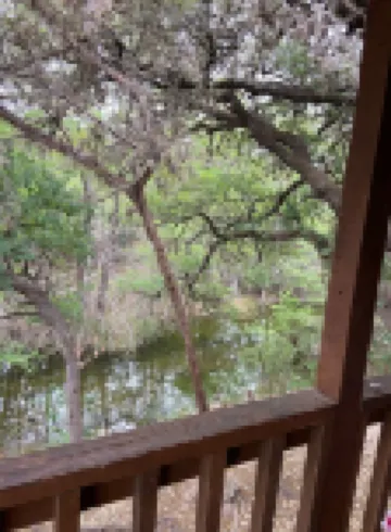 Creekside Cabin near Lost Maples State Park
