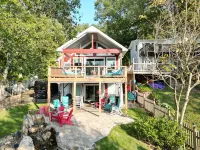 Beautiful Home Right on Lake Hamilton!  Hot Tub! Covered Boat Slip! Waterfall!!